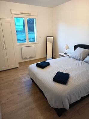 4 chambres, fer et planche à repasser, Wi-Fi, draps fournis