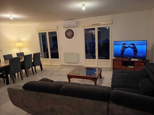 Large villa, close to the lakes, Troyes and Champagne cellars.
