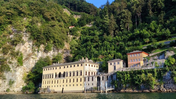 A coastal building with multiple rooms, a stone wall, and a view of the sea. - Little Gem Challet - Trekking House Como Lake (Torno)