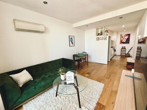 TV - In the heart of Greville Street (Prahran)