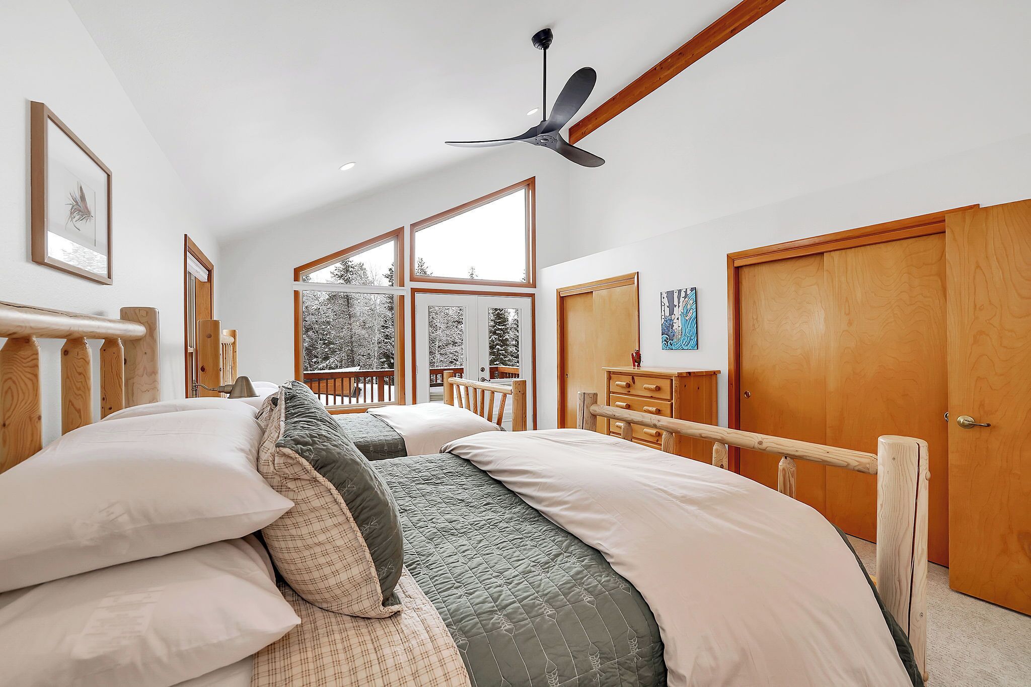3 bedrooms, iron/ironing board, travel crib, free WiFi