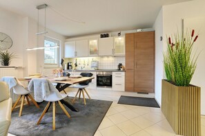 Kühlschrank, Ofen, Herdplatte, Geschirrspüler