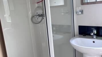 Dusche, Handtücher, Toilettenpapier