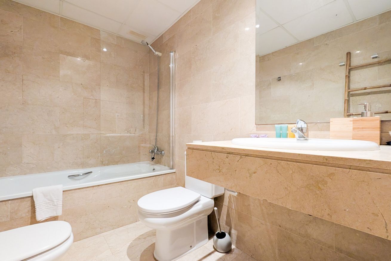 Shower, towels
