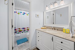 Towels - When Pigs Fly, Pet/Bike friendly (North Myrtle Beach)