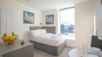 Studio, 1 Double Bed, Kitchen | Iron/ironing board, free WiFi