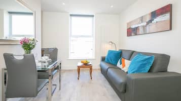 Apartment, 1 Bedroom, Kitchen | Living area