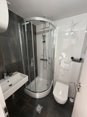 Shower, hair dryer, towels - Mediterraneo room S1 (Sukošan)