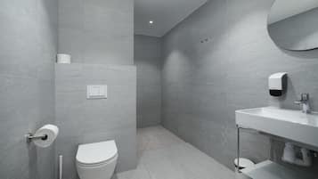 Habitación doble superior, balcón | Baño