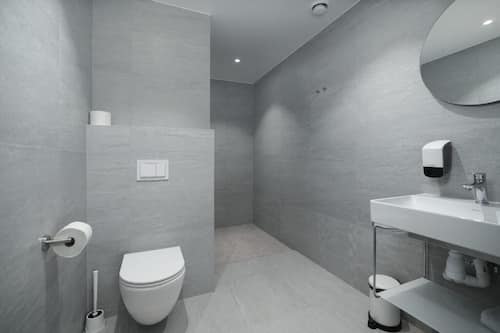 Superior Double Room, Balcony | Bathroom | Shower, hair dryer, towels, soap