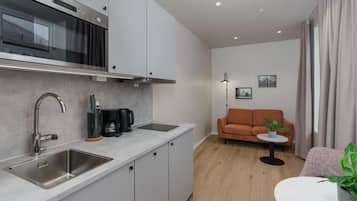 Standard Double Room | Private kitchen | Mini-fridge, cookware/dishes/utensils