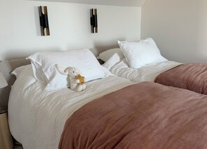 Room - 🌊 Charming house with sea view - garden, fireplace & authentic Breton spirit (Penmarch)