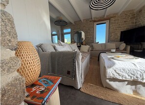 Living area - 🌊 Charming house with sea view - garden, fireplace & authentic Breton spirit (Penmarch)