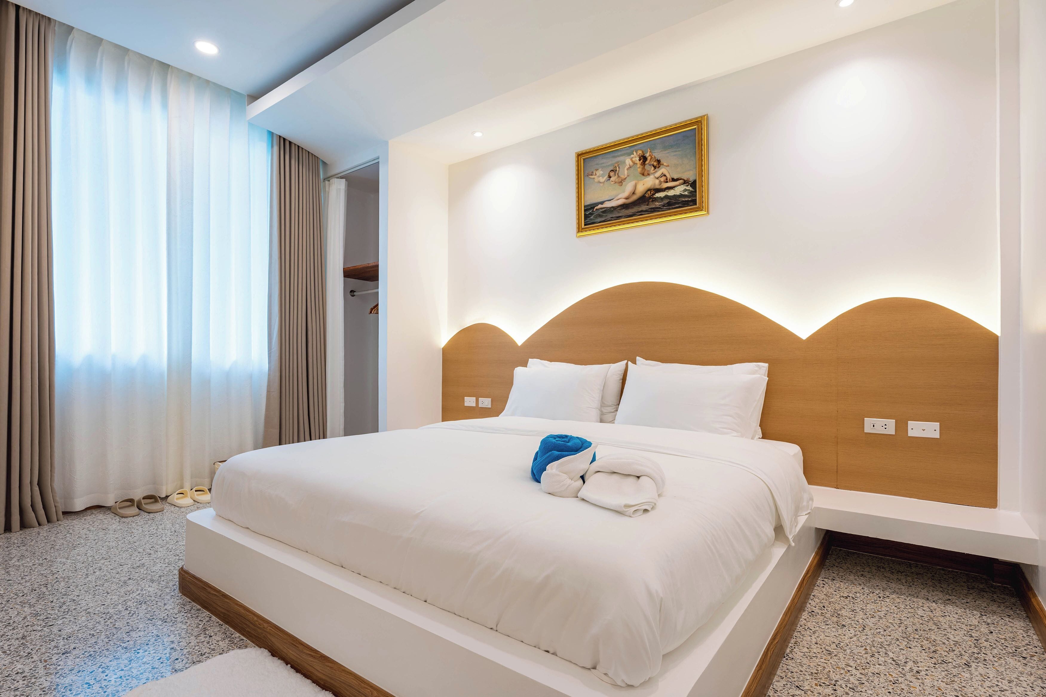 Premium bedding, in-room safe, desk, blackout curtains