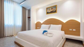 Premium bedding, in-room safe, desk, blackout curtains