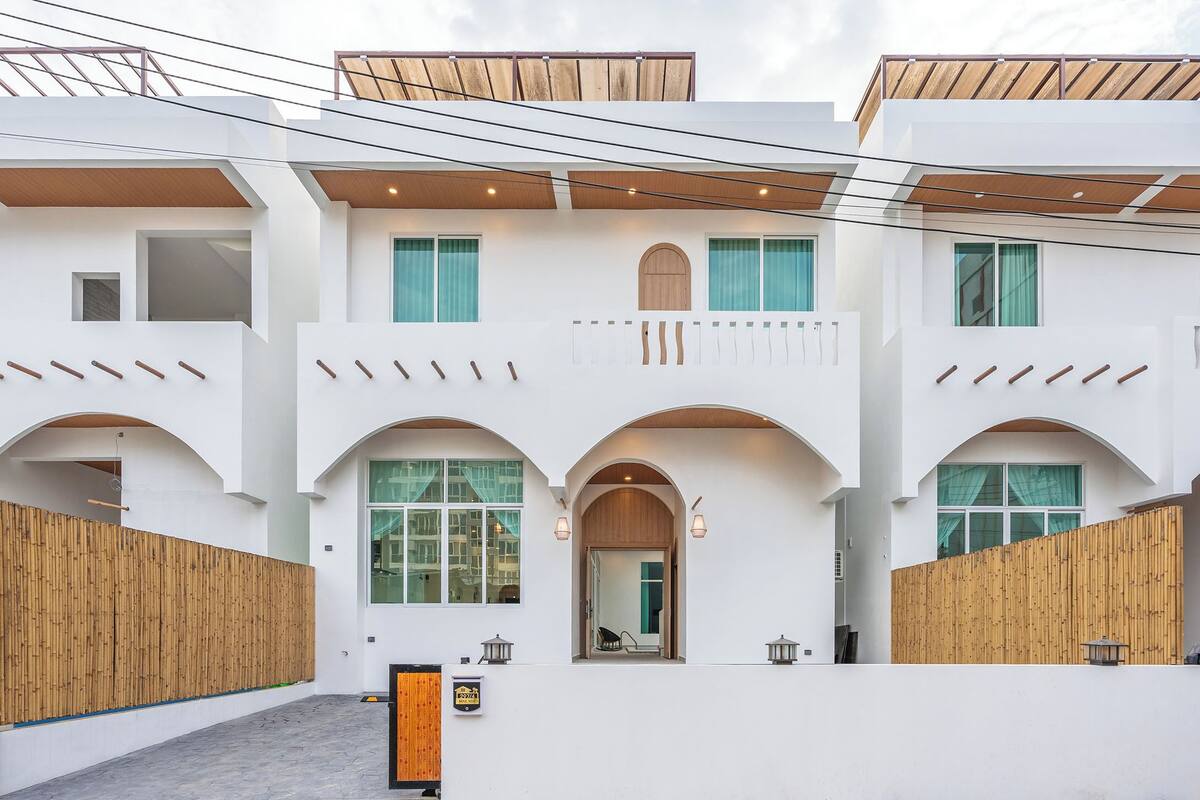 Luxury Villa, Balcony, City View | Premium bedding, in-room safe, desk, blackout drapes