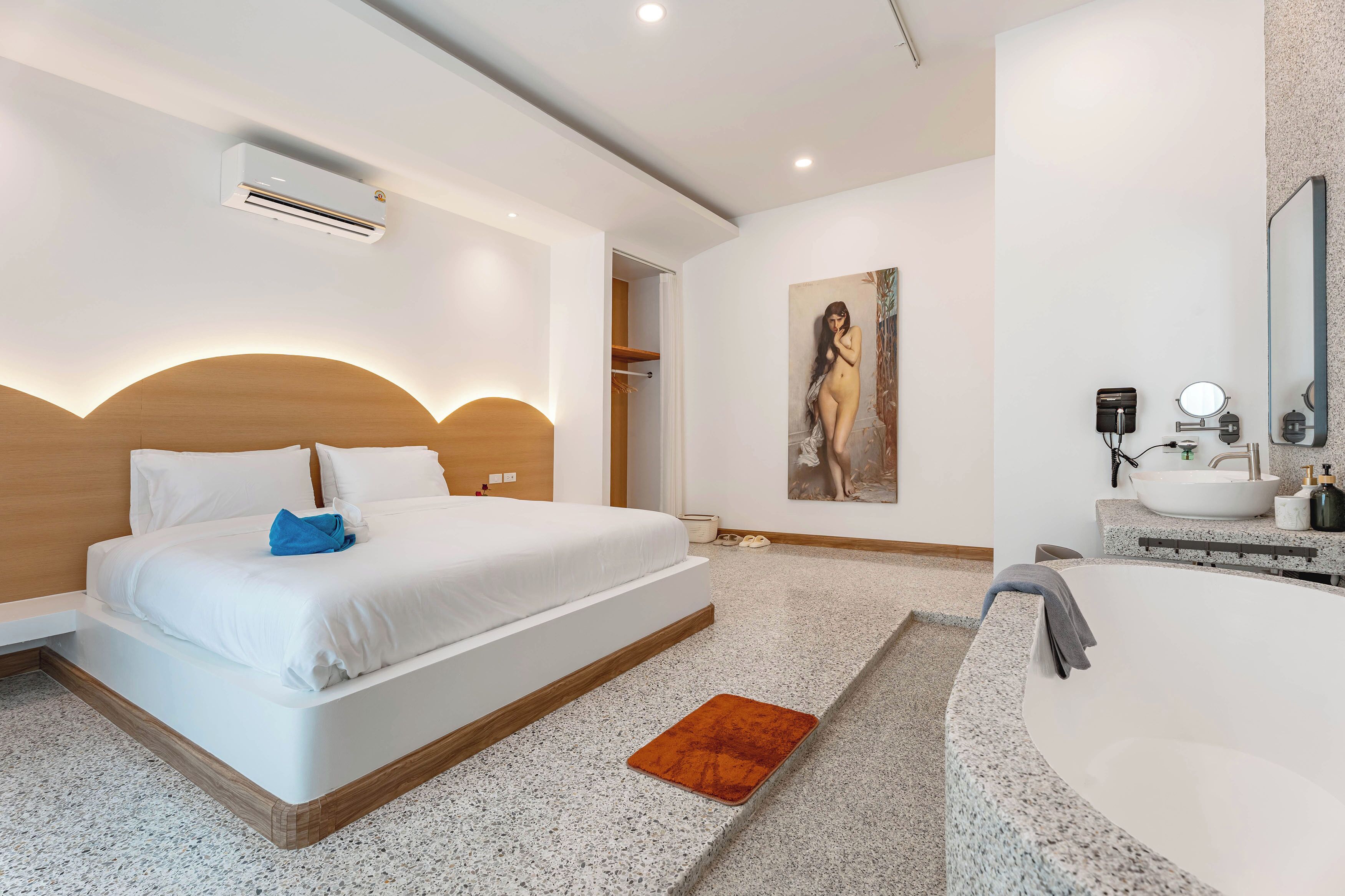 Villa Luxury, balcone, vista città | Biancheria da letto di alta qualità, una cassaforte in camera