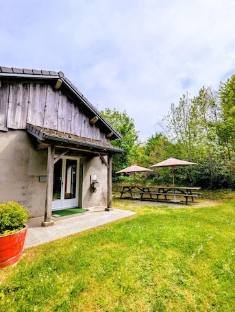 外観. Spacious Forest Retreat with Pool in the Heart of Nature