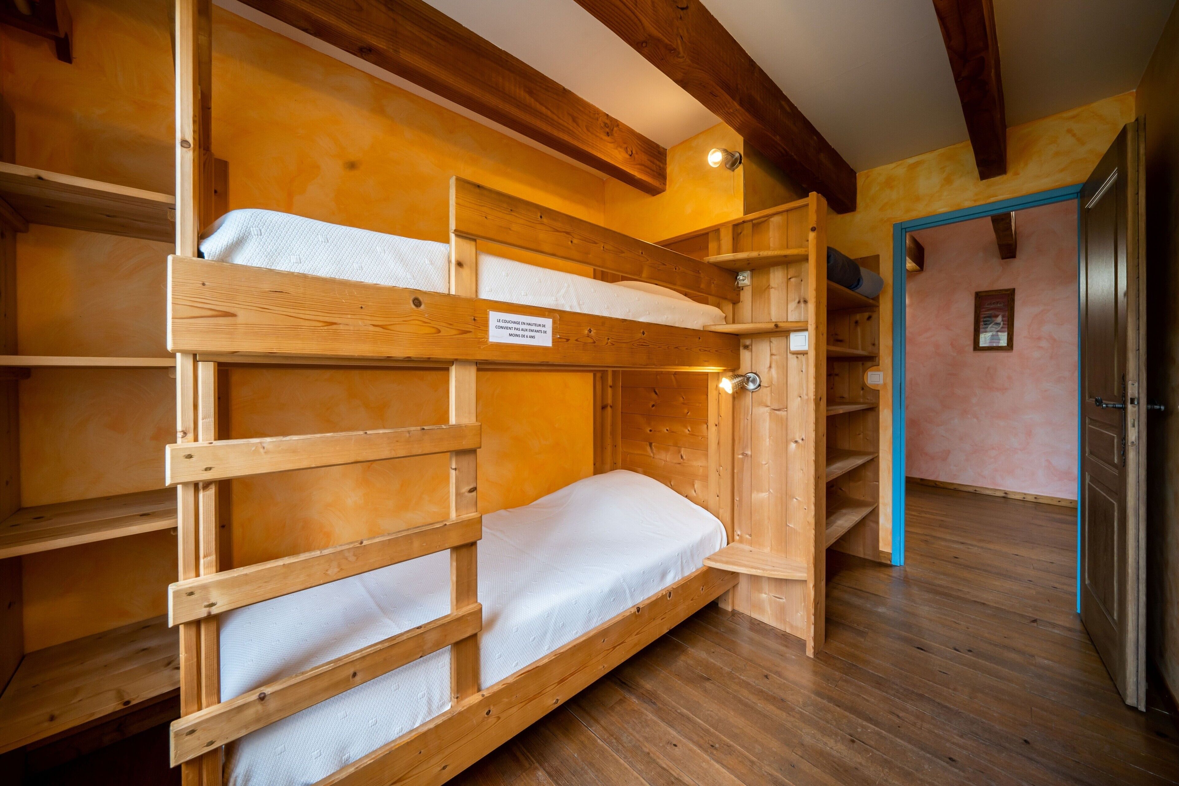 3 slaapkamers, een strijkplank/strijkijzer, wifi, beddengoed