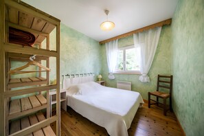 2 makuuhuonetta, silitysrauta/-lauta, Wi-Fi, vuodevaatteet