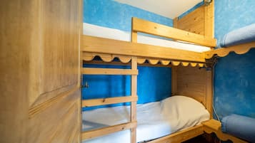 2 Schlafzimmer, BĂŒgeleisen/BĂŒgelbrett, WLAN, BettwĂ€sche