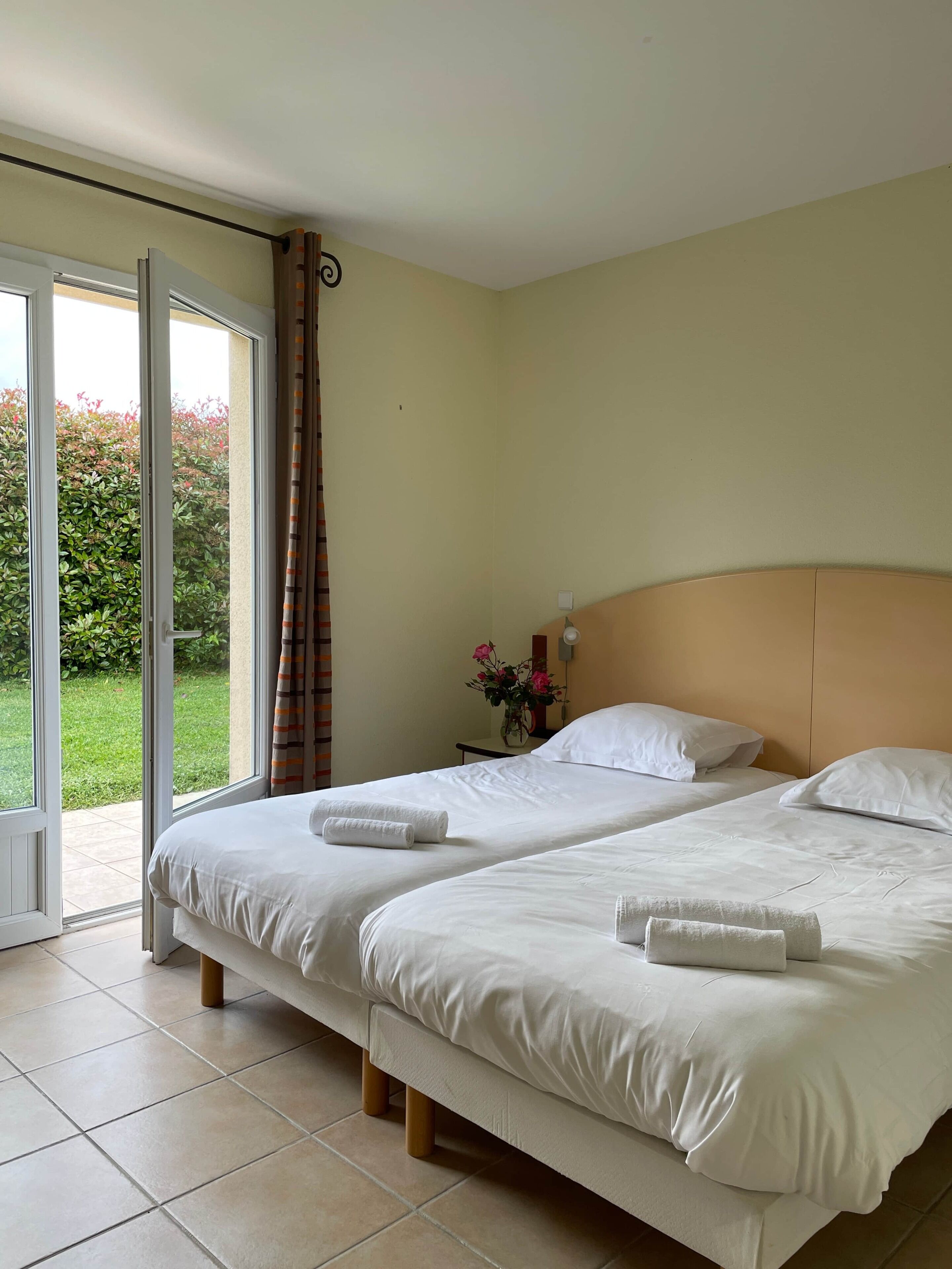 Iron/ironing board, WiFi, bed sheets, wheelchair access