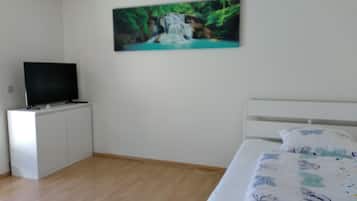 1 Schlafzimmer, BĂŒgeleisen/BĂŒgelbrett, WLAN, BettwĂ€sche