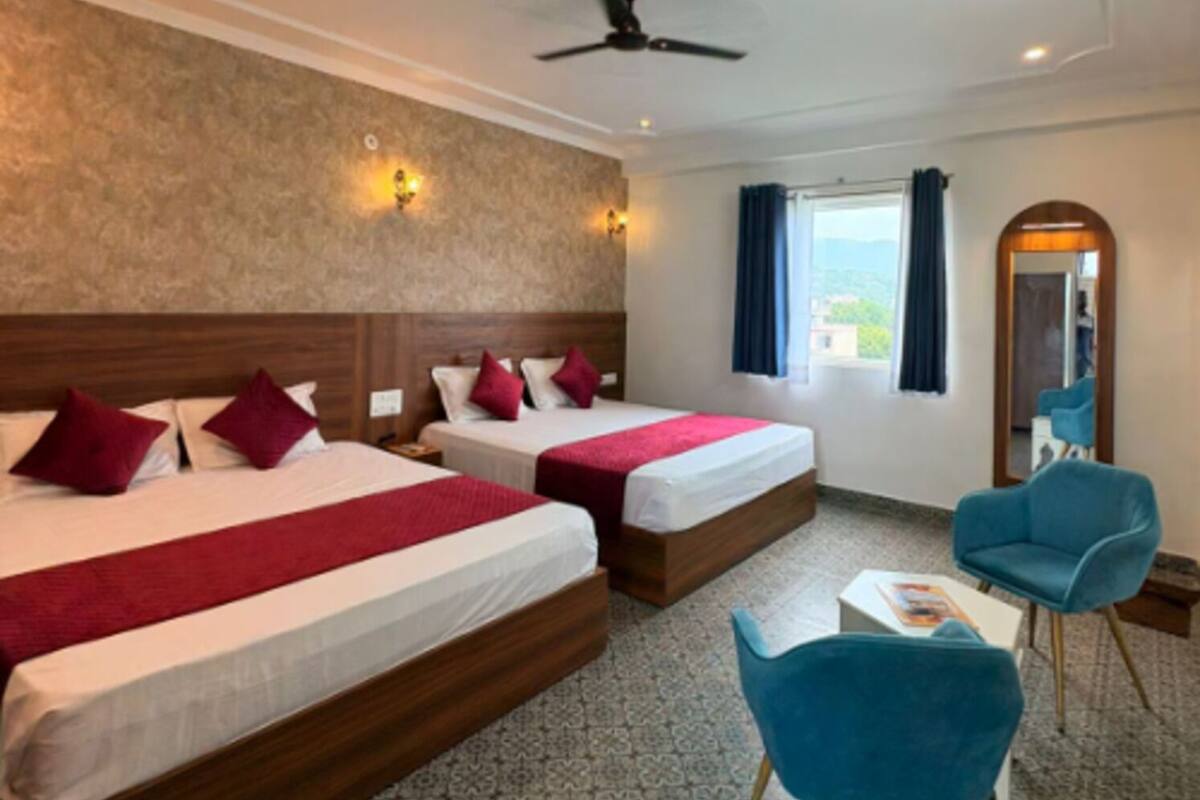 Quarto quádruplo, vista para a cidade