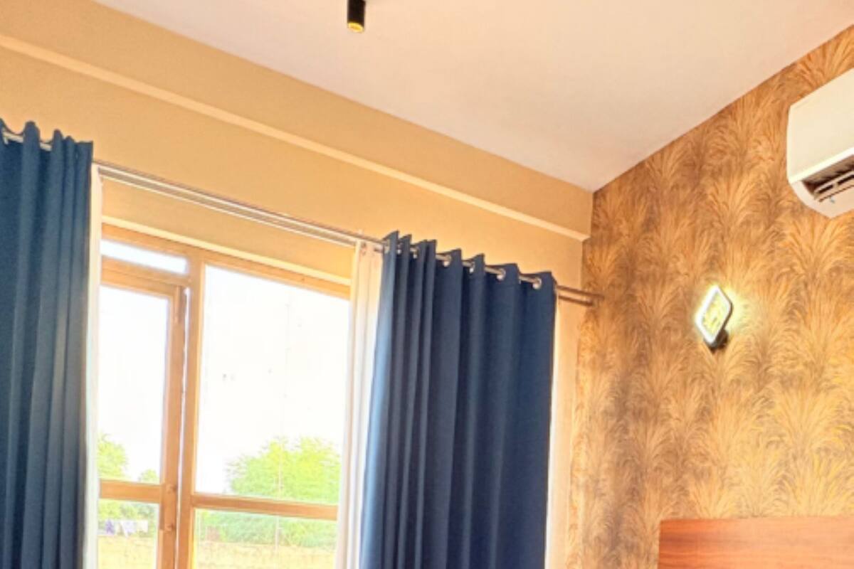 Quarto casal standard, vista para a cidade