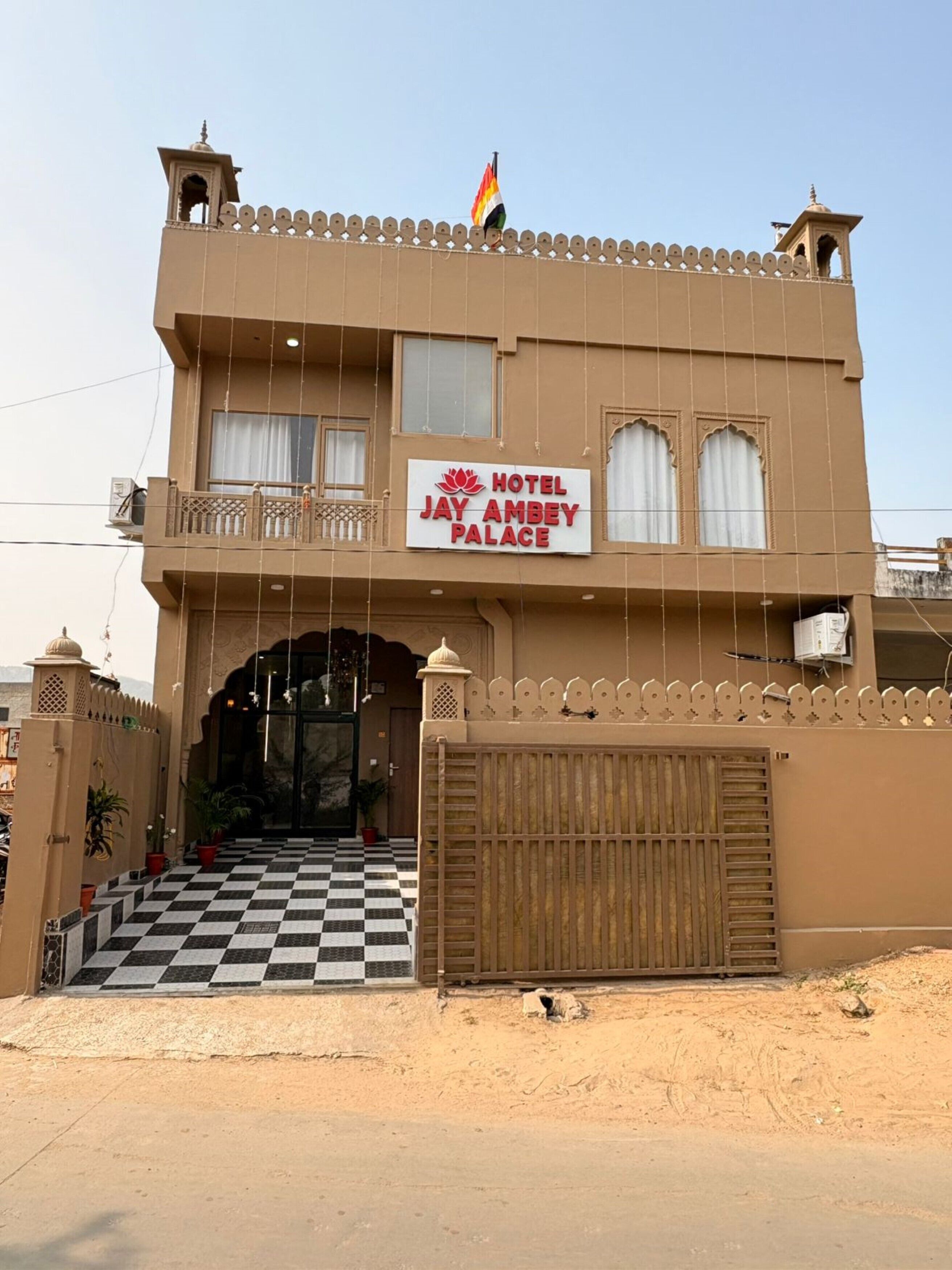 المنشأة من الخارج