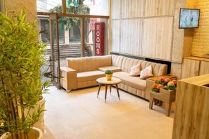 Lobby - Rosewood By Zenvana (Dehradun)