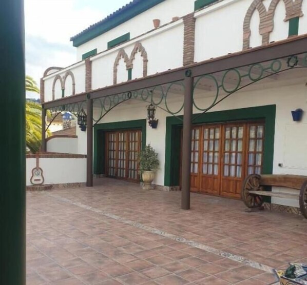 Exterior detail - Villa Cultural MONTELUCÍA - Disconnection and Rural Inspiration (up to 20 people)  (Montecorto)