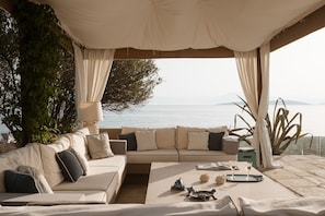 Outdoor dining - Nafplio·Private Coastal Villa in Nafplio (Asine)