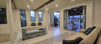 Sabai Sabai House Koh Kret ON the river! Bangkok Staycation Relaxing / Fishing
