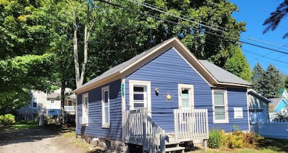 New! 307 HP Cottage - Cute & Great Location!