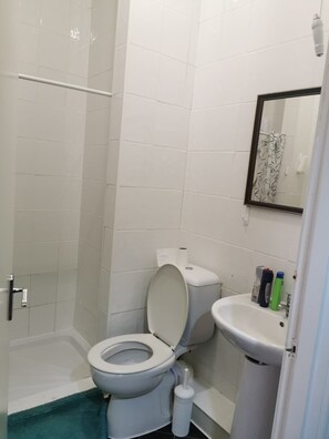 Handtücher, Seife, Toilettenpapier
