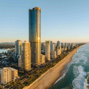 Beach nearby - Oceanfront 3BR Luxe Stunning Views+ Free Parking (Surfers Paradise)