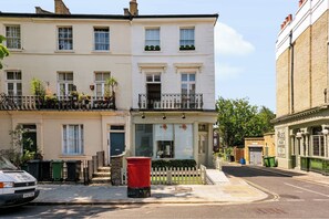Exterior - The Primrose Princesa with A/C - by Out of Office Lifestyle (Greater London)