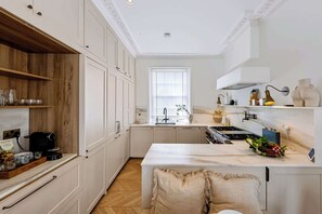 Coffee/tea maker, fridge, microwave, oven - The Primrose Princesa with A/C - by Out of Office Lifestyle (Greater London)