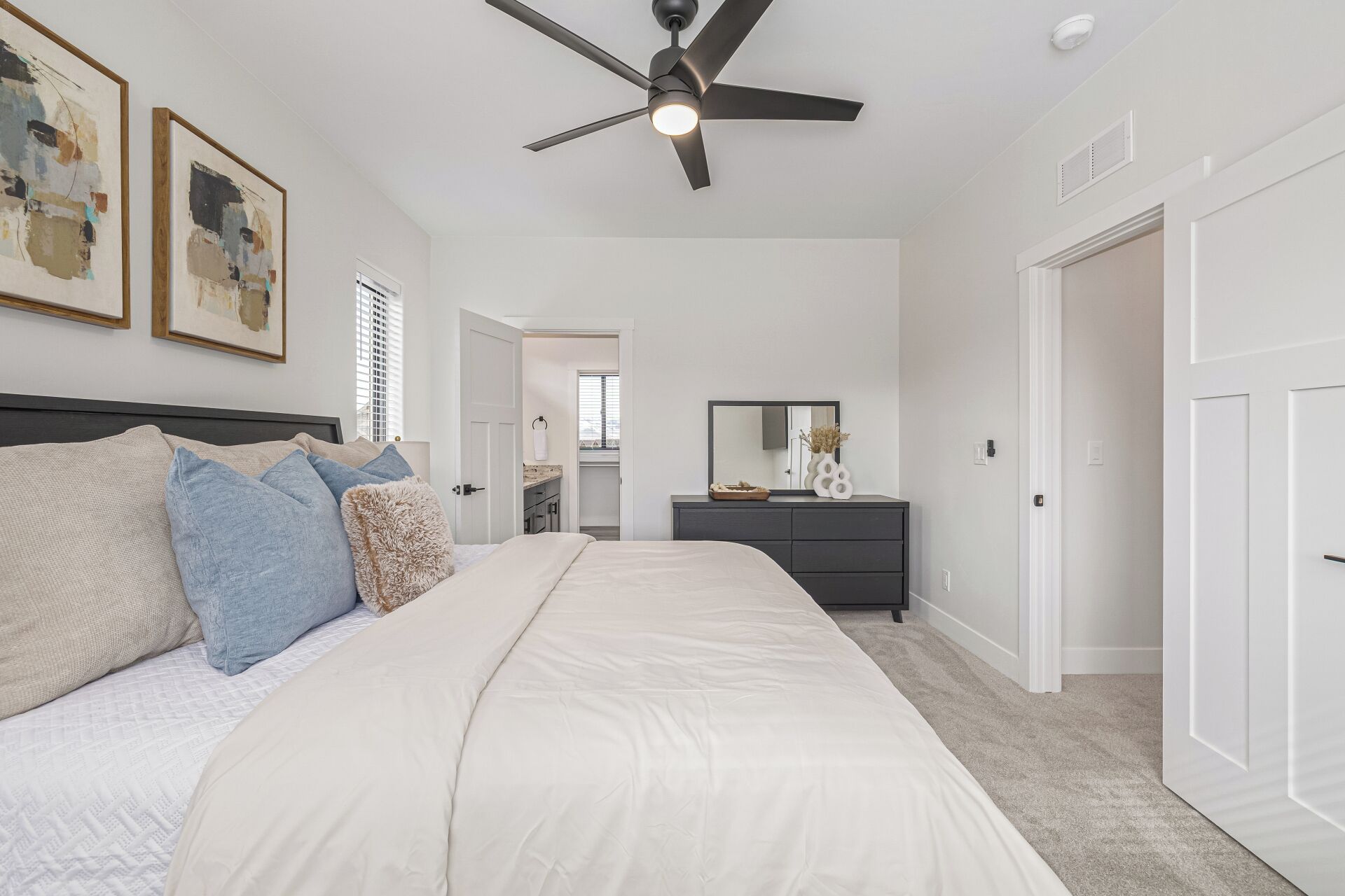 5 bedrooms, iron/ironing board, WiFi, bed sheets