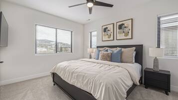 5 bedrooms, iron/ironing board, WiFi, bed sheets