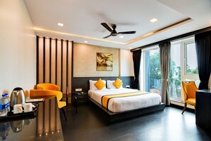 Desk, laptop workspace, free WiFi - Kzar Corporate (Kolkata)