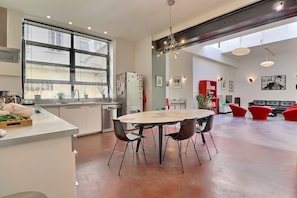 Dining - The Loft – A bright studio with a distinctive design (Lyon)