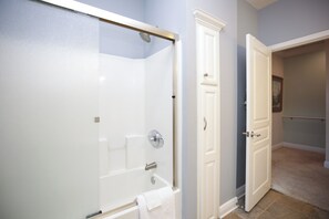 Douche, serviettes fournies