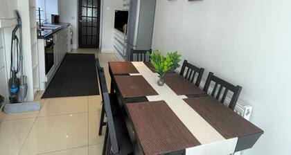 Tottenham - Sleeps 10 - Garden - Near Transport