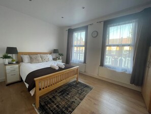 5 bedrooms, free WiFi, bed sheets