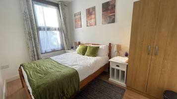 5 bedrooms, free WiFi, bed sheets