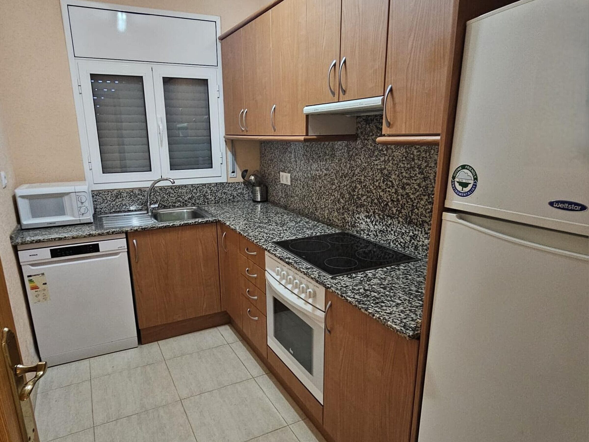 Microwave, oven, dishwasher, coffee/tea maker
