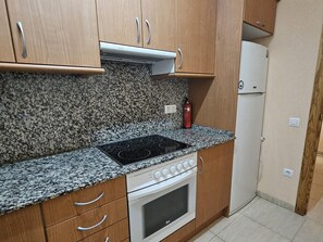 Microwave, oven, dishwasher, coffee/tea maker