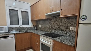 Private kitchen - Central house with private pool - 4 guests (Mont-roig del Camp)